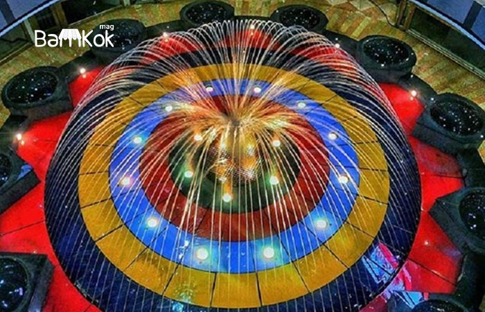 طراحی داخلی مرکز خرید دنیای نور