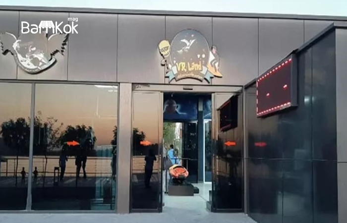 نمایی از وی آر لند (VR Land) بام لند
