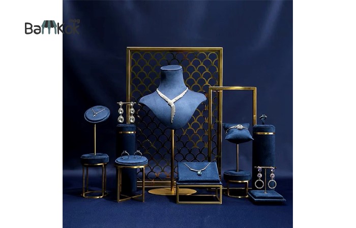 طراحی ویترین جواهر فروشی با هارمونی رنگ های خاص