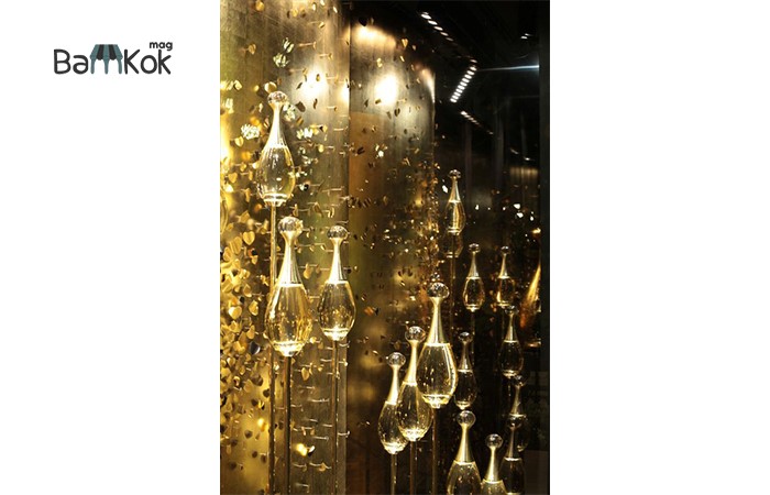 طراحی ویترین فروشگاه عطر و ادکلن به سبک مدرن و لاکچری