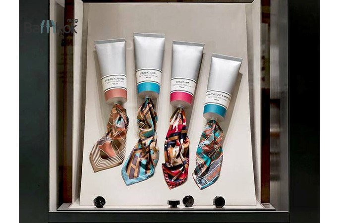 طراحی ویترین فروشگاه شال و روسری کوچک
