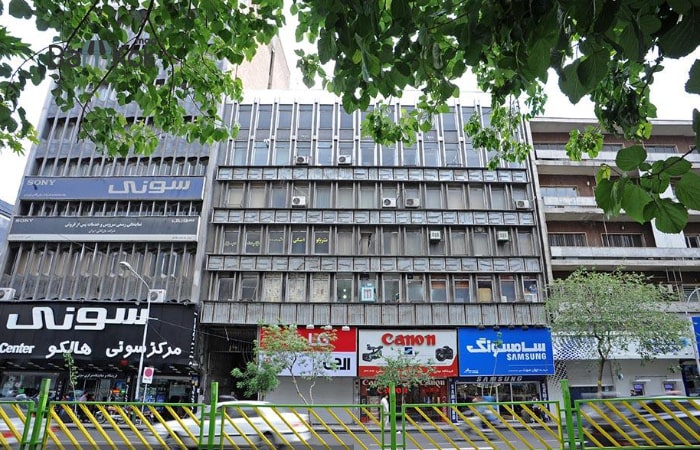 وجود رقابت بالا در میان برندها